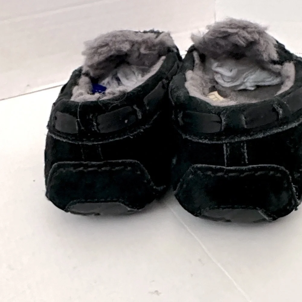 UGG stylish black
